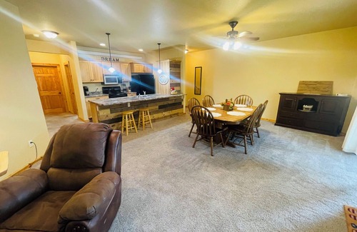 Hill City House | Gold Pan Hideaway