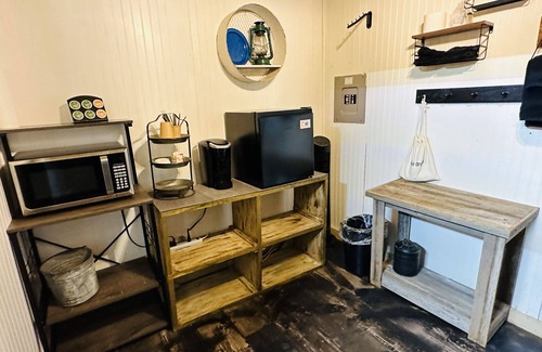 Canton Cabin | Gold Panner's Bunkhouse Sleeps 2 With King Size Bed