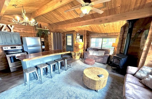 Lead Cabin | Gold Run-Cozy Cabin with Hot Tub, SatTV, AC, Wooded View