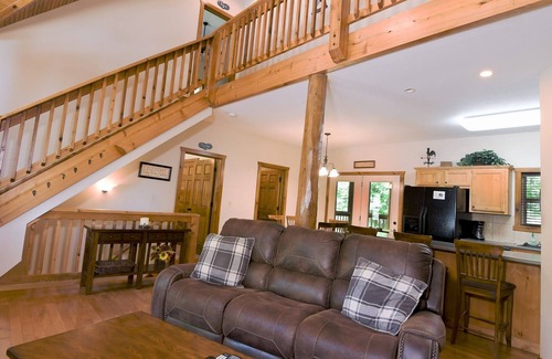 Indian Point Cabin | “Gold Rush Lodge” - Branson Cabin w/Game Room & Deck