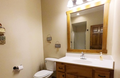 Indian Point Cabin | “Gold Rush Lodge” - Branson Cabin w/Game Room & Deck