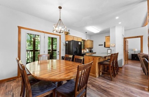 Indian Point House | Gold Rush Lodge-New Indoor Pool! 6BD/6Bth1 Minute to Silver Dollar Pool&Games!