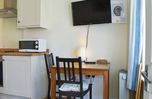Eype Cabin | Golden Acre - Ammonite 19