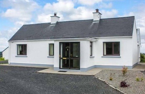 Connacht Cabin | Golden Acres, KNOCK, COUNTY MAYO
