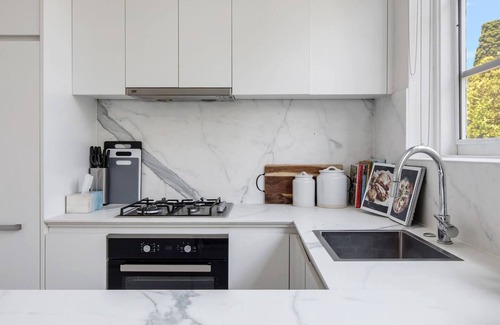 St. Kilda East Apartment | Golden Alma A Radiant Escape between City and Sand