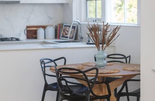 St. Kilda East Apartment | Golden Alma A Radiant Escape between City and Sand