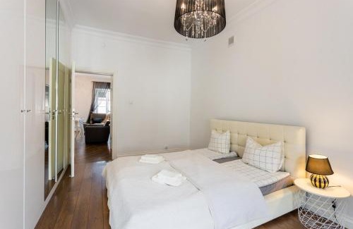 Old Town Apartment | Golden Apartments Warsaw - Elegant Stay, Podwale Street