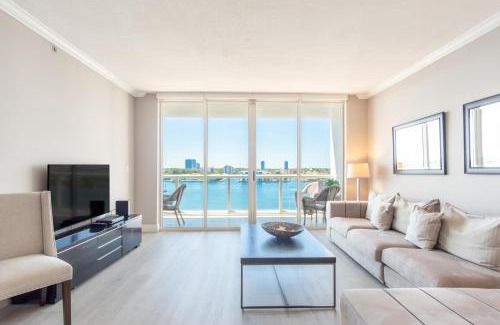 Sunny Isles Beach Apartment | Golden Bay 808