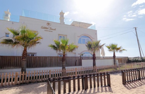 Praia de Faro House | Golden Beach Guest House & Rooftop Bar
