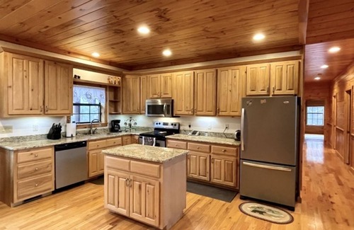 Tellico Plains House | Golden Bear - 5 Bedrooms, 3 Baths, Sleeps 10 by RedAwning