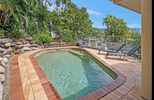 Trinity Beach Apartment | Golden Cowrie Luxury Ocean Views - Trinity Beach