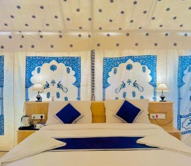 Amar Sagar Pol Hotel | Golden Empire Desert Camp