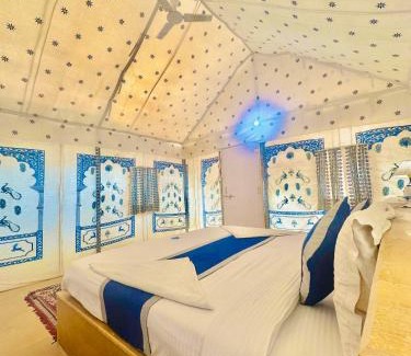 Amar Sagar Pol Hotel | Golden Empire Desert Camp