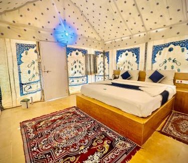 Amar Sagar Pol Hotel | Golden Empire Desert Camp