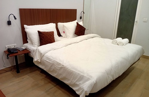 Indirapuram Hotel | Golden Frame Hotel
