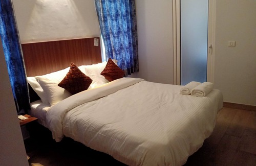 Indirapuram Hotel | Golden Frame Hotel