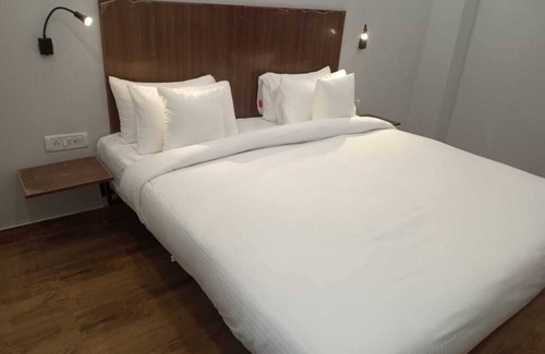Indirapuram Hotel | Golden Frame Hotel