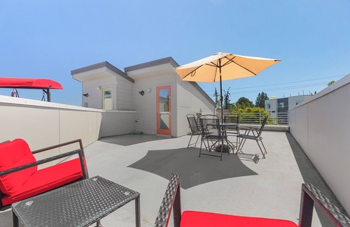 North Beach/Blue Ridge Apartment | Golden Gardens Getaway Beach Waterfront