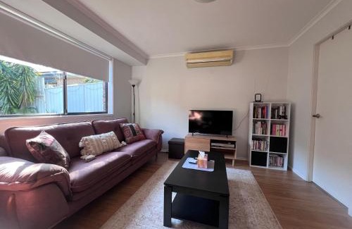 Bateau Bay House | Golden Getaway, Private 3x bedroom home with 2x living spaces and study
