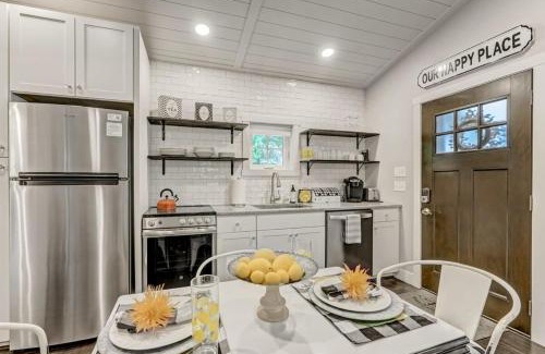 Central Colorado Springs House | Golden Grotto - Studio King BBQ Fire Pit