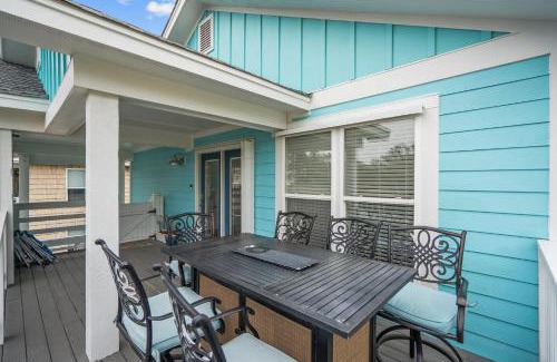 Carolina Beach Apartment | Golden Hour on Greenville- 1.5 blocks to beach, Pet Friendly, & No Hidden Fees!