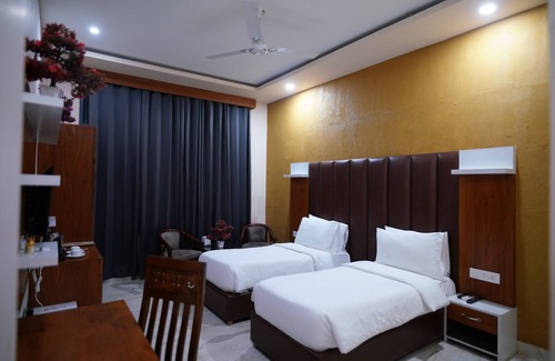 Rajpura Hotel | Golden Hut Derabassi