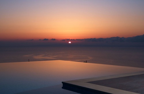 Akrotiri House | Golden July Luxury Villa. An estate in Greece for unforgetable holidays!