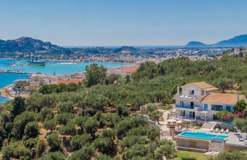Akrotiri House | Golden July Luxury Villa. An estate in Greece for unforgetable holidays!