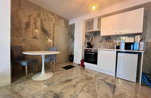 Quartier Pasteur Apartment | Golden Love - Jacuzzi