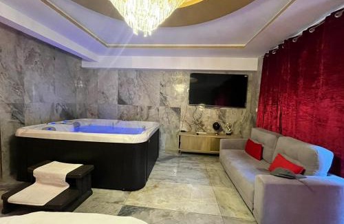 Quartier Pasteur Apartment | Golden Love - Jacuzzi