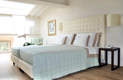 Santissima Annunziata Apartment | GOLDEN LUXE Four Seasons Penthouse Duomo View Garden and Parking