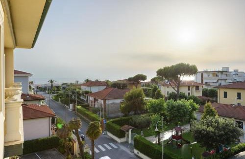 Marina di Pietrasanta Apartment | GOLDEN LUXE - Royal Sea View Private Parking