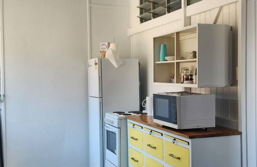 Mount Morgan Apartment | Golden Mt Rest Off Pepperina Lane, fully self-contained, sleeps 5 guests