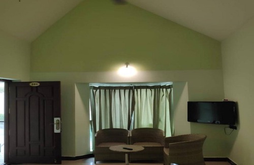 Yercaud Hotel | Golden Nest