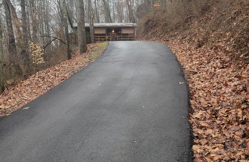South Bloomingville Cabin | Golden Oak Cabin in Hocking Hills 5 Miles from State Parks