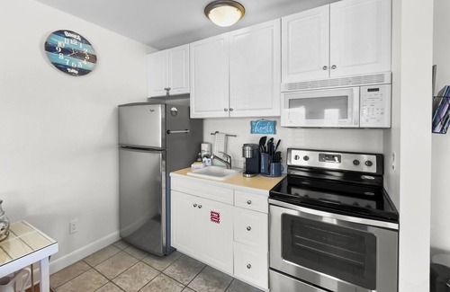 Santa Rosa Beach Condo | "Golden on 30A" | Gulf Views | Pool & hot tub| Tennis | Walk to Shops & Restaurants