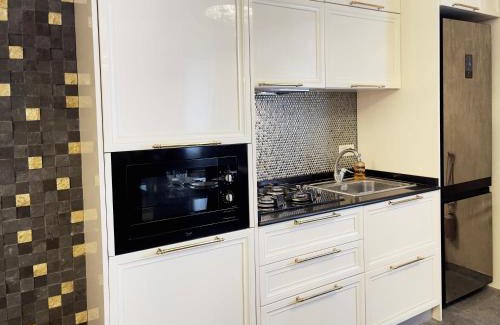 Saburtalo Apartment | Golden opulent home