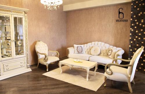 Saburtalo Apartment | Golden opulent home