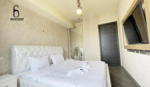 Saburtalo Apartment | Golden opulent home