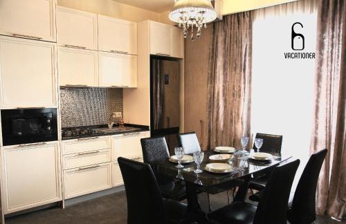 Saburtalo Apartment | Golden opulent home