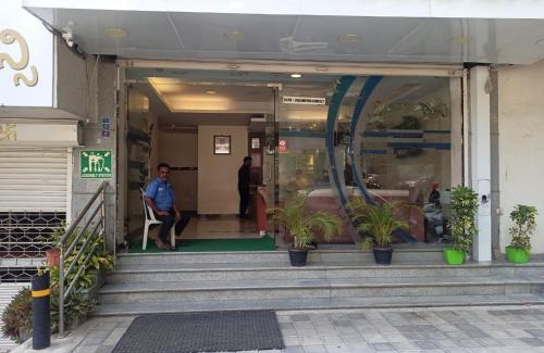 Gandhi Nagar Hotel | Golden Residency, Gandhi Nagar Bangalore