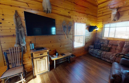 Logan Cabin | Golden Ridge in Hocking Hills on 57 acres, hot tub