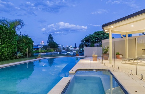 Broadbeach Waters House | Golden Rio Family Waterfront Home Broadbeach