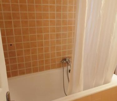 Athens Bed & Breakfast | Golden room 6