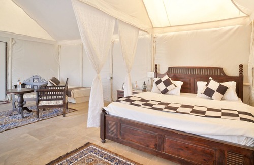 Sam Hotel | Golden Sand Resort Camp Swimming Pool