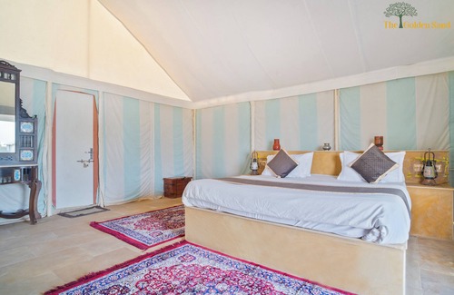 Sam Hotel | Golden Sand Resort Camp Swimming Pool