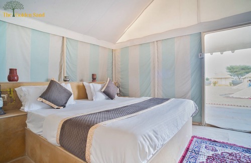 Sam Hotel | Golden Sand Resort Camp Swimming Pool