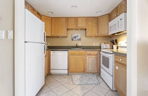 North Ocean City Condo | Golden Sands 1702 - Oceanfront and Family Friendly