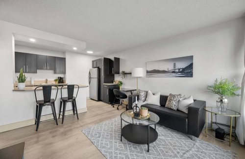 Southwest Calgary Apartment | "Golden Shadows" | King Bed | Mins to Saddledome