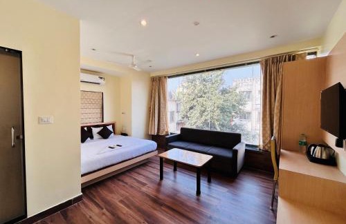 Chinar Park Hotel | Golden Square - Kolkata Airport